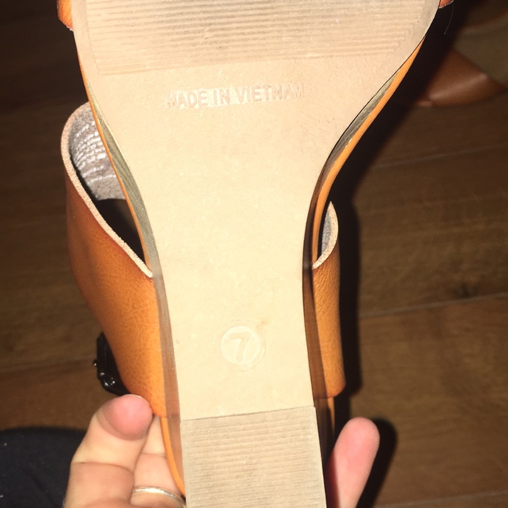 heels - Picture 2 of 3